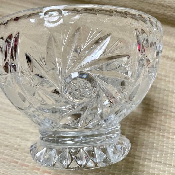 Crystal candy bowl with carved design - Picture 7 of 11